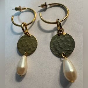 A gold-toned hoop and dangle earrings hammered metal discs and teardrop pearls.